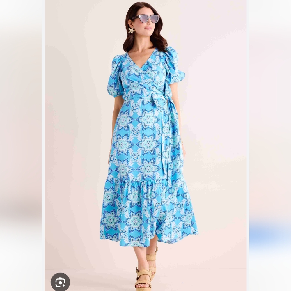 Avara Blue Floral Wrap Dress Size Large